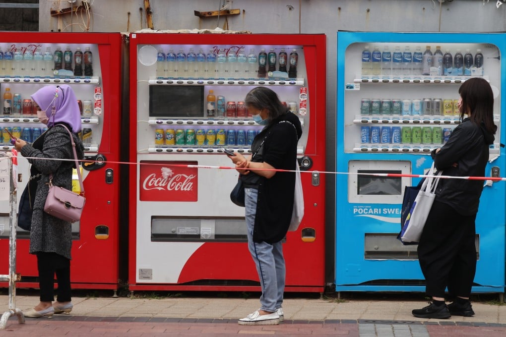 People queue up for compulsory Covid-19 testing at a mobile specimen collection station in Victoria Park on Sunday. Photo: Nora Tam