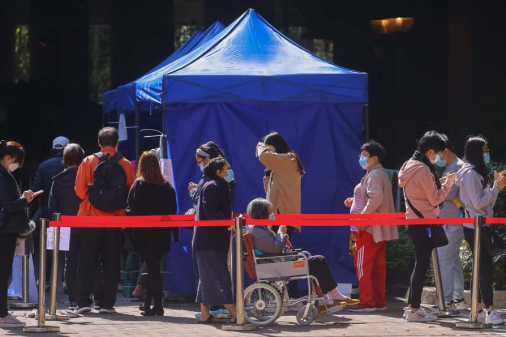 People queue up for Covid-19 screening at a mobile testing station at Lai Chi Kok Park in Mei Foo on Thursday. Photo: Dickson Lee