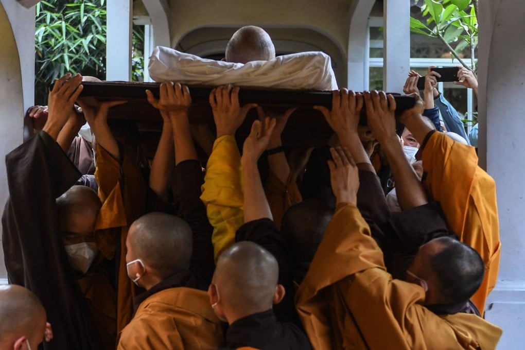 Buddhist monks carry the body of Thich Nhat Hanh during his funeral ceremony at the Tu Hieu Pagoda in Hue, Vietnam. Photo: AFP