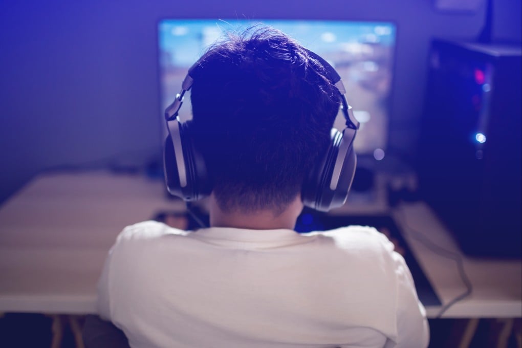 Singaporean teenager with a gaming addiction, fatally stabbed his father.