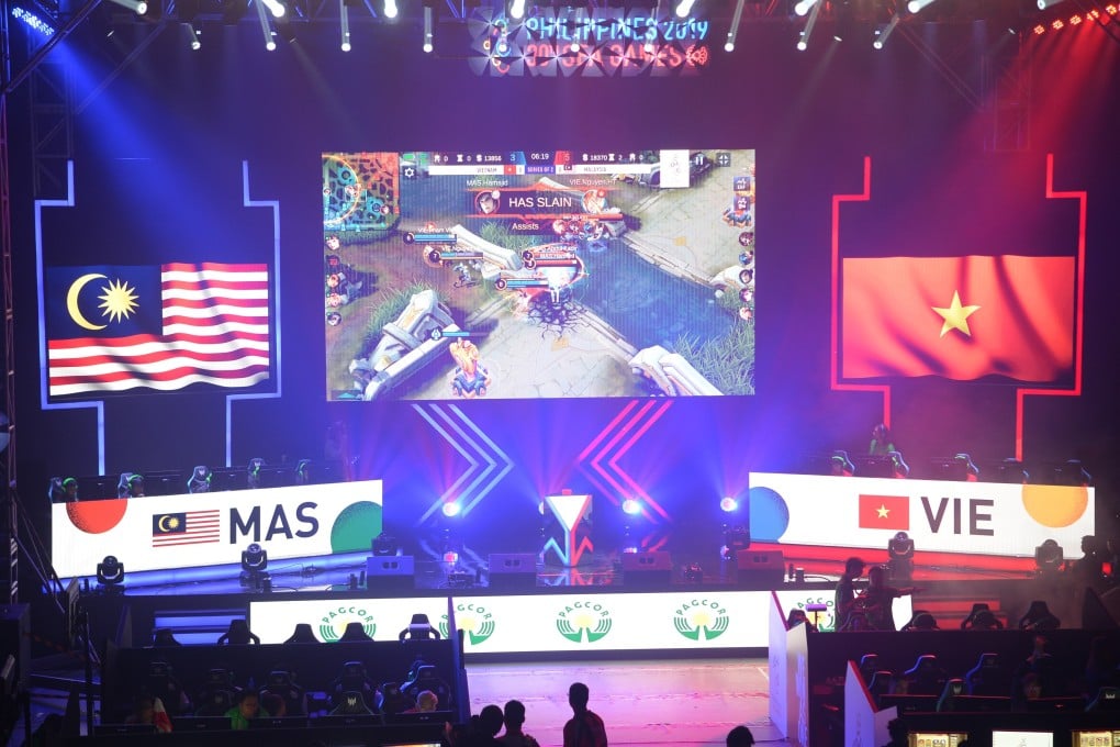 Gamers from Malaysia and Vietnam compete in the qualifying rounds of the esports event at the 2019 SEA Games in Manila. Photo: AFP