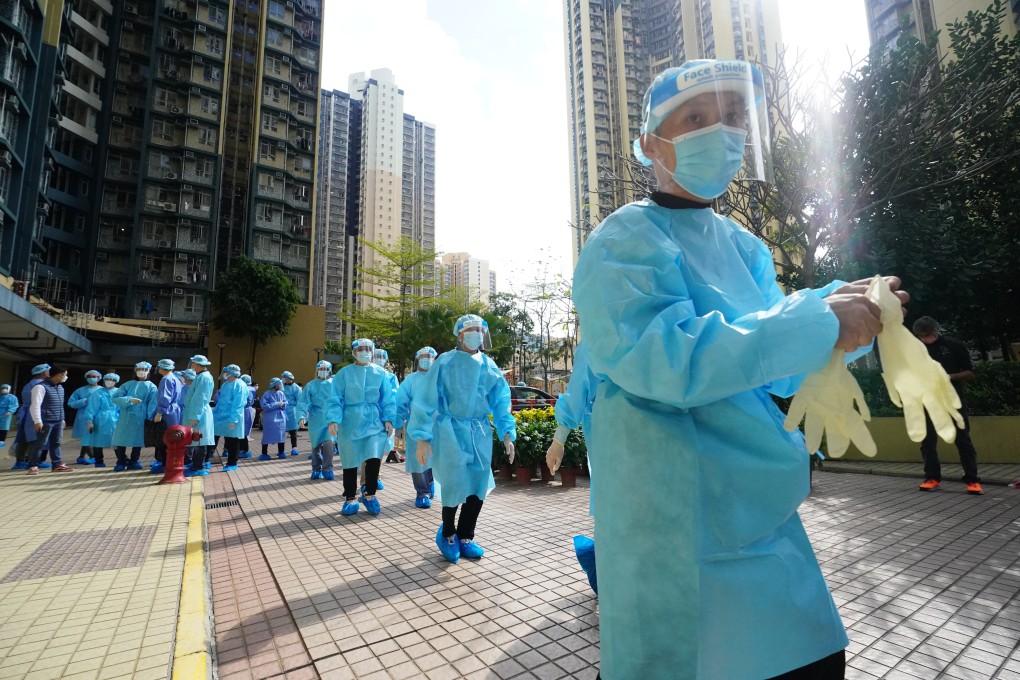Yat Kwai House, the first building in Kwai Chung Estate to be locked down for five days, will have its quarantine extended by two days, ending on Friday rather than Wednesday as originally planned. Photo: Felix Wong