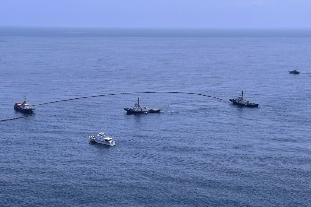 An aerial view from a navy plane shows clean-up efforts of a large oil spill off the coast of Rayong, eastern Thailand on Thursday. Photo: Royal Thai Navy via AP