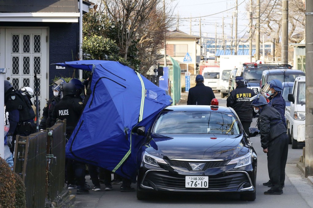 Japanese police officers investigate the area around a house where a man took hostages in Fujimino, Saitama prefecture on Friday. Photo: Kyodo