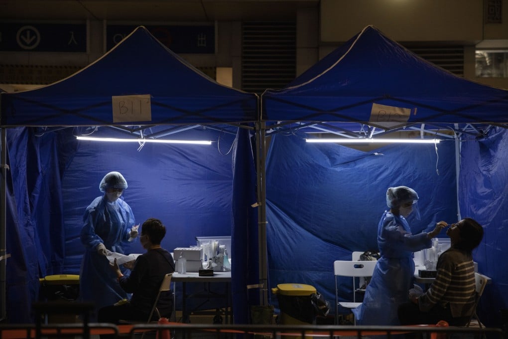 Health workers administer Covid-19 tests outside a building placed under lockdown at the City Garden housing estate in North Point on January 6. Photo: Bloomberg