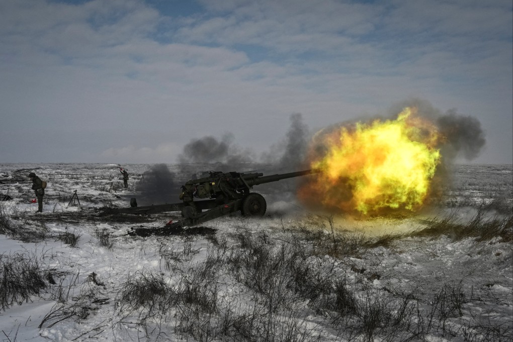 A Russian army service member fires a howitzer in the southern Rostov region of Russia. Photo: Reuters
