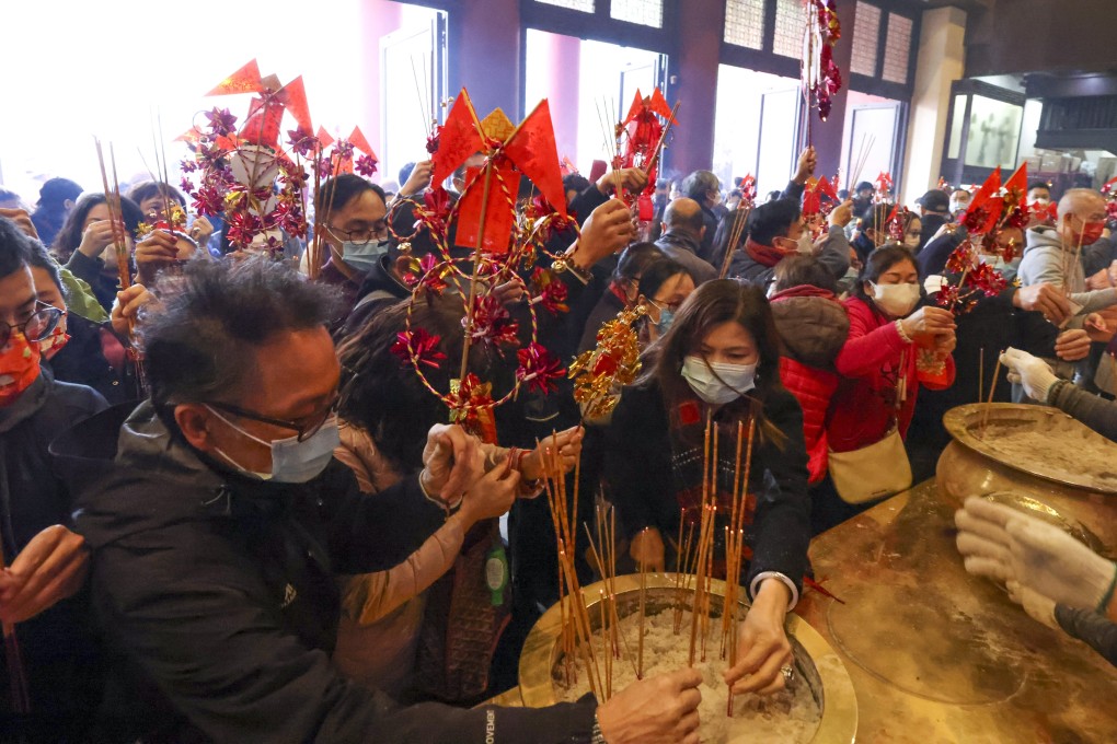 Worshippers flocked to Che Kung Temple in Sha Tin on Thursday. Photo: Nora Tam