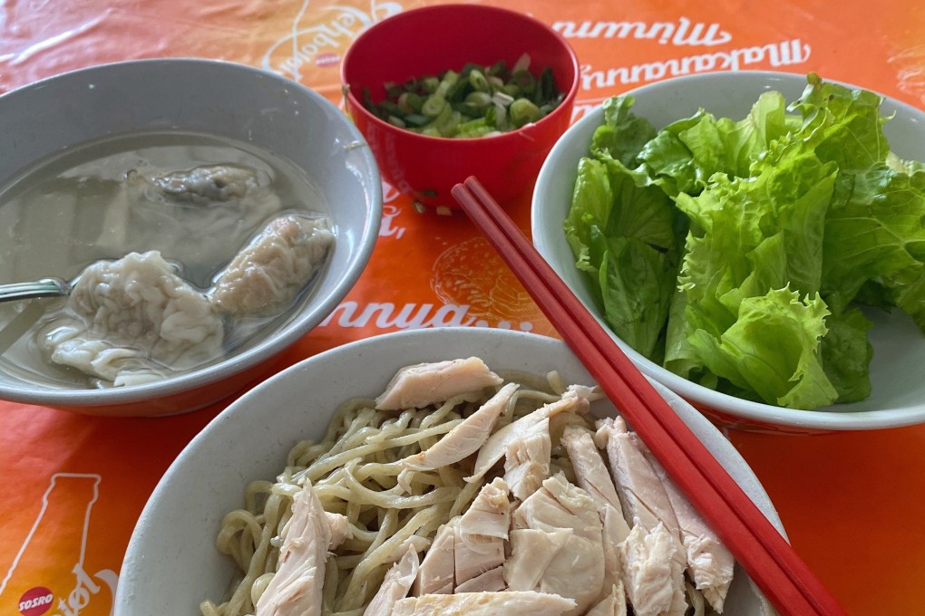 A bowl of chicken noodles at Bakmi Ayam Acang. Photo: Randy Mulyanto