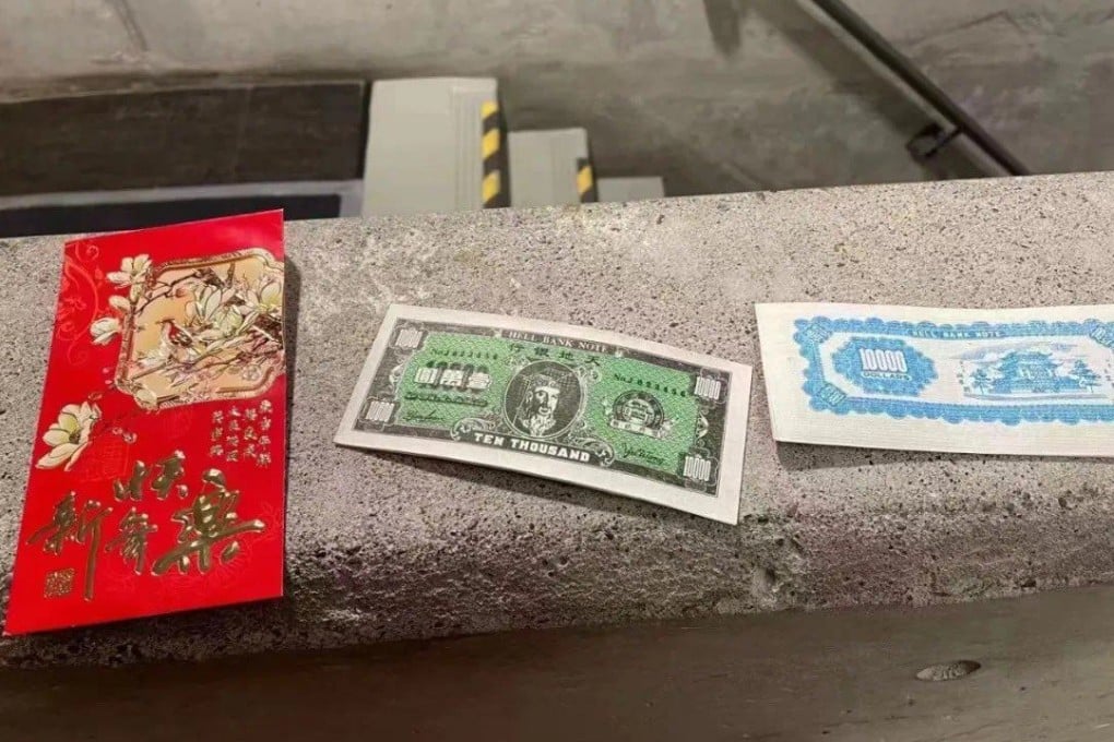 A lai see envelope that contained hell money, that was distributed at the University of Toronto’s Graduate House residence, is seen in a photo circulated on Chinese social media. Photo: Xiaohongshu