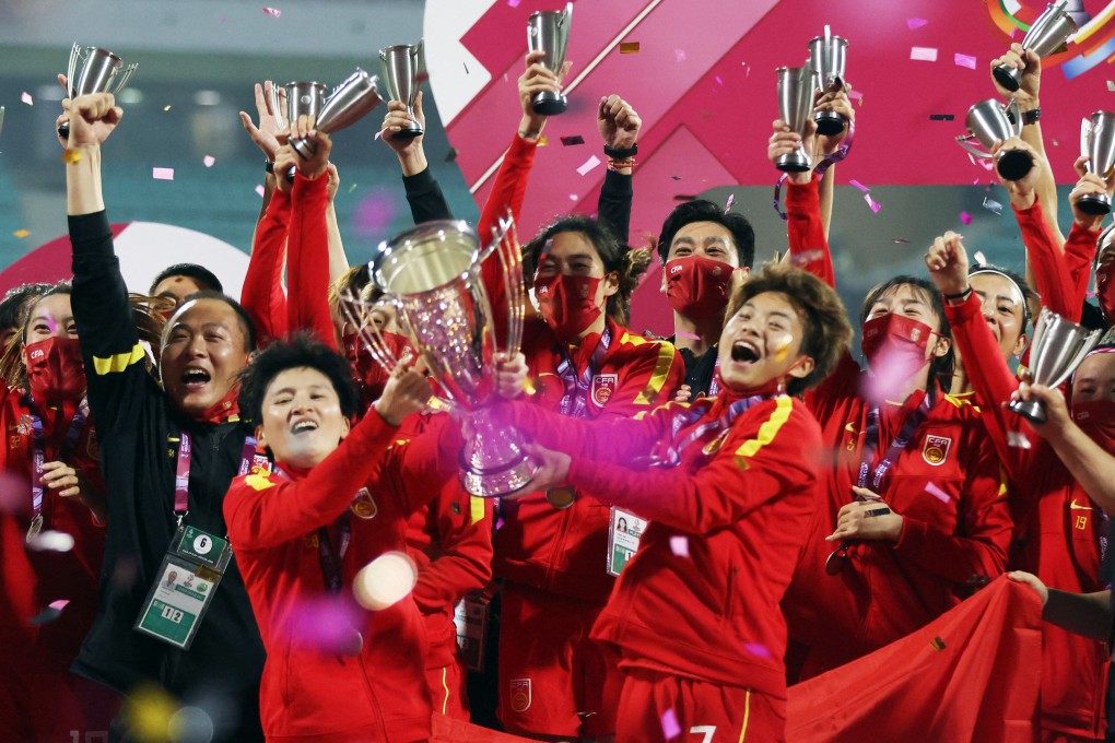 China’s Wang Shuang and Wang Shanshan hold the Women’s Asian Cup trophy and celebrate with their teammates. Photo: Reuters/Francis Mascarenhas
