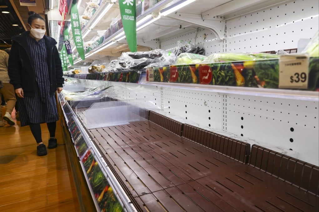 Shoppers clear out vegetable stalls after goods were delayed at the mainland Chinese border. Photo: Dicksonn Lee