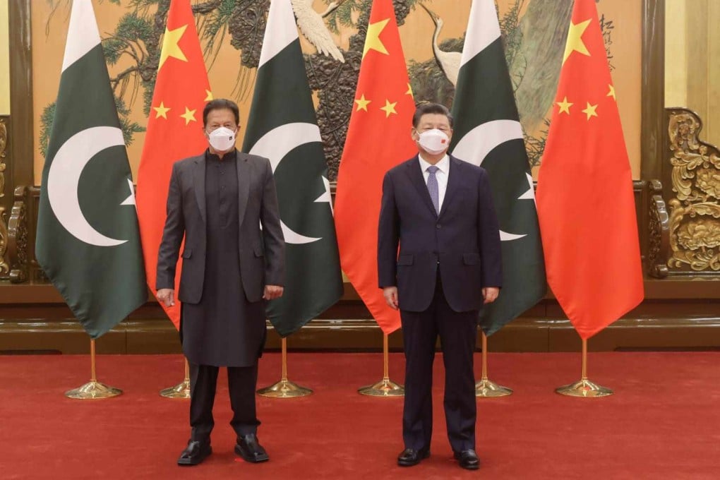 Chinese President Xi Jinping (right) meets Pakistani Prime Minister Imran Khan at the Great Hall of People in Beijing on Sunday. Photo: Pakistan PMO