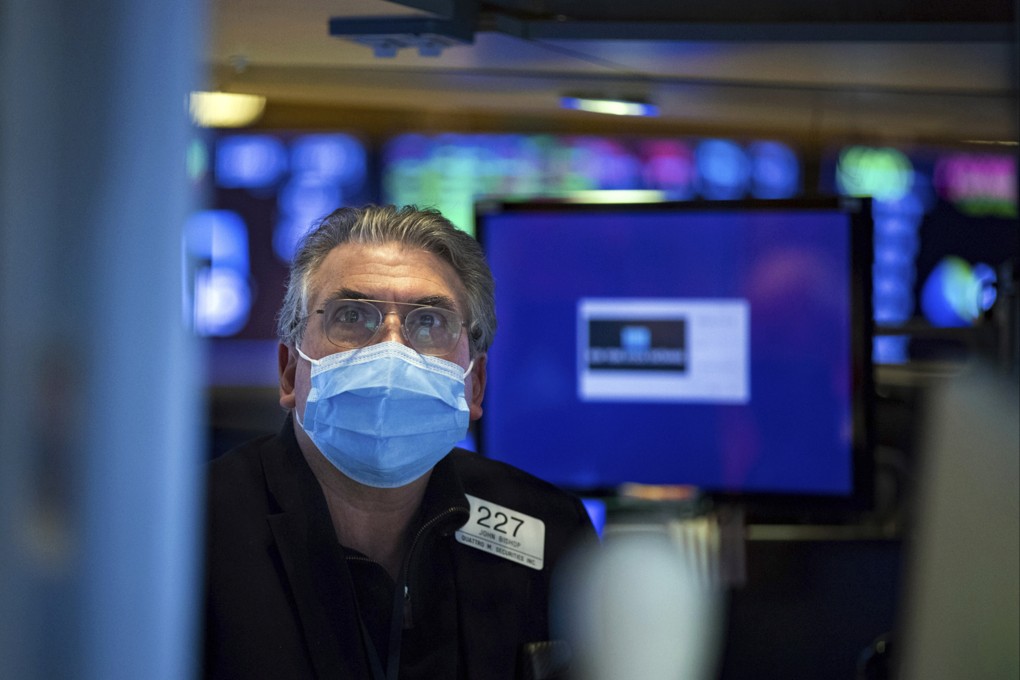 Trader John Bishop works on the floor of the New York Stock Exchange on January 26. With high-flying tech stocks already under pressure, central banks’ pivot to a more hawkish stance sparked a plunge in the global stock of negative-yielding bonds. Photo: New York Stock Exchange via AP