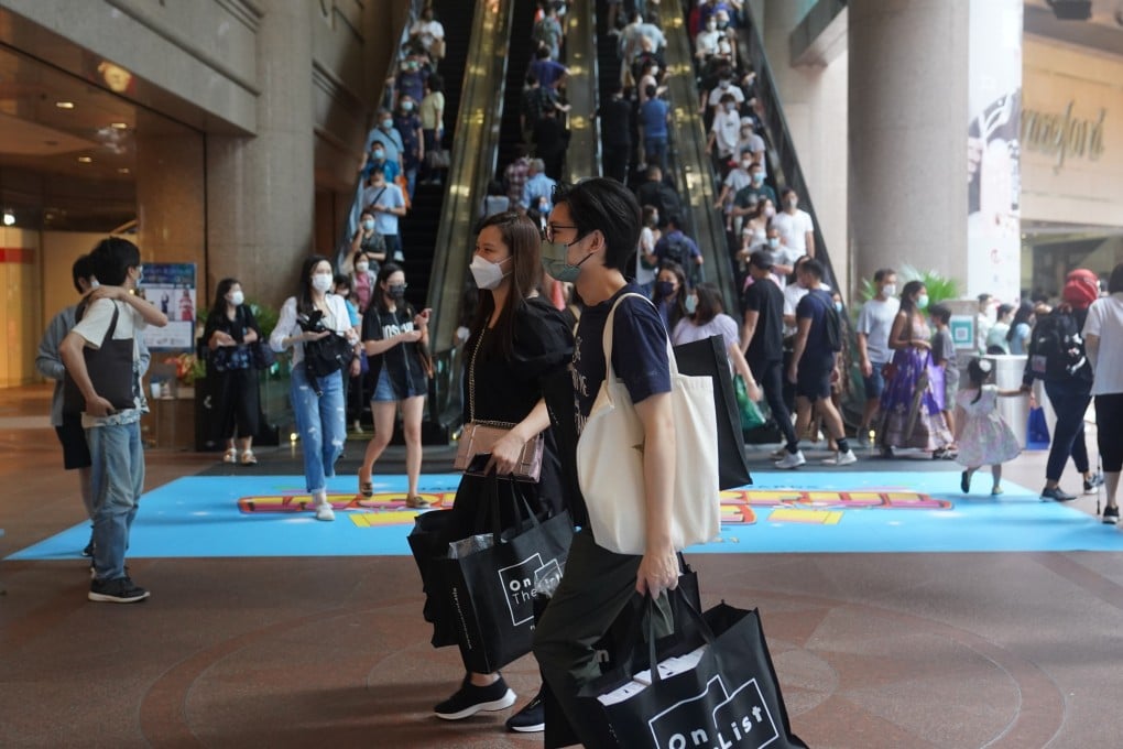People seen shopping in a busy mall in Causeway Bay, Hong Kong, in October last year. Photo: Sam Tsang