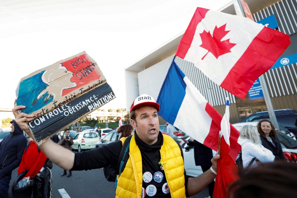 A protester holds a poster reading “Resistance” in Nice, France, on Wednesday before the start of a “Freedom Convoy” headed for Paris. Photo: Reuters