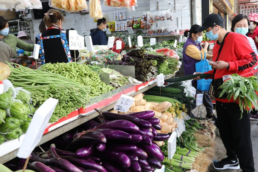 Residents at the wet market in Kowloon City on Monday. Fresh food supplies, including vegetables, have taken a hit after a number of cross-border truck drivers were infected. Photo: Jelly Tse