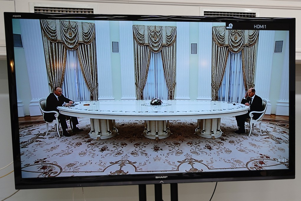 A broadcast of the meeting between German Chancellor Olaf Scholz (screen R) and Russian President Vladimir Putin (screen L). Scholz met Putin in Moscow Tuesday for talks on the situation on the Ukrainian-Russian border. Photo: dpa