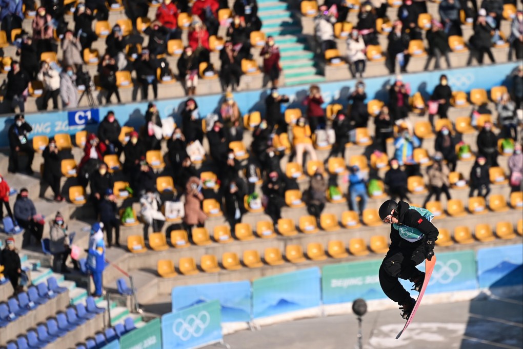 China’s Su Yiming rises high in the big air qualifiers. Photo: Xinhua