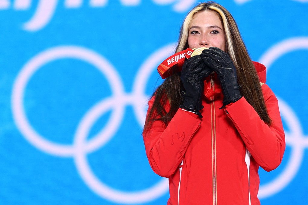 Eileen Gu with her gold medal for winning the women’s freeski half-pipe. Photo: Reuters