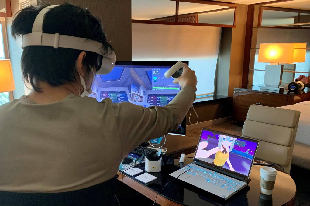 A man demonstrates a full body tracking system for virtual reality at the Consumer Electronics Show (CES) in Las Vegas, Nevada, on January 5, 2022. The number of trademark applications related to the metaverse, which relies on virtual and augmented reality technologies, has reached 16,000 in China. Photo: AFP