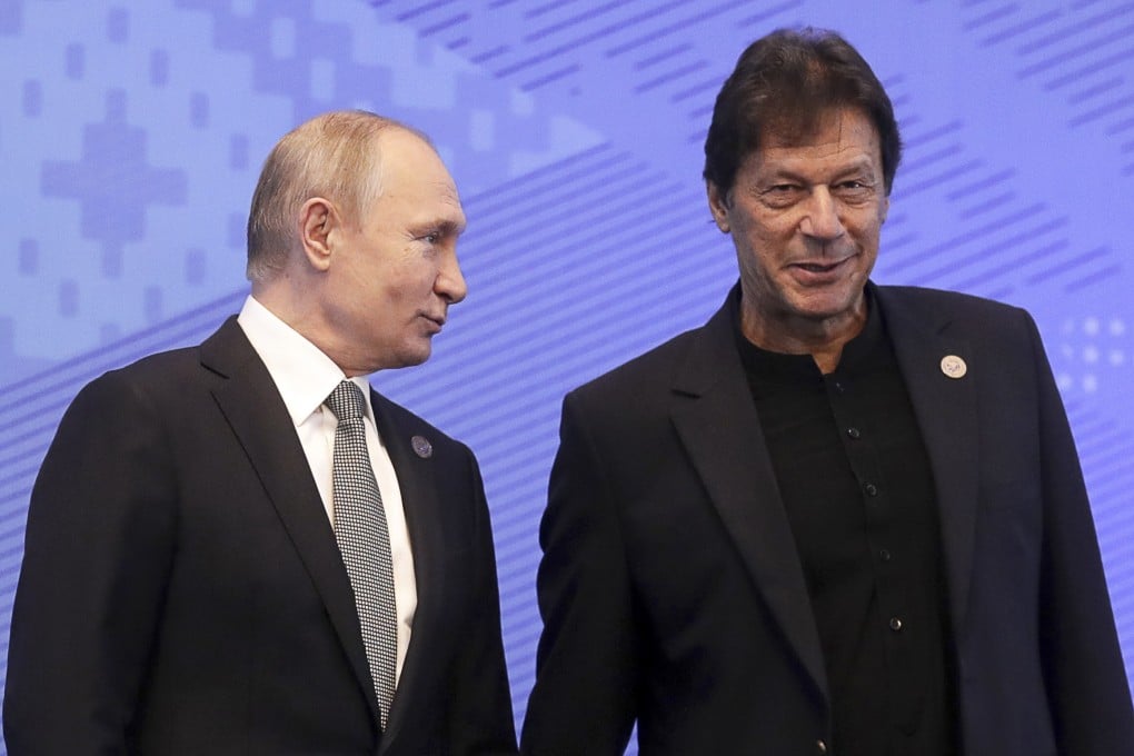 Russia’s President Vladimir Putin (L) and Pakistan’s Prime Minister Imran Khan pose for a photo in June 2019. Photo: TASS via Getty Images
