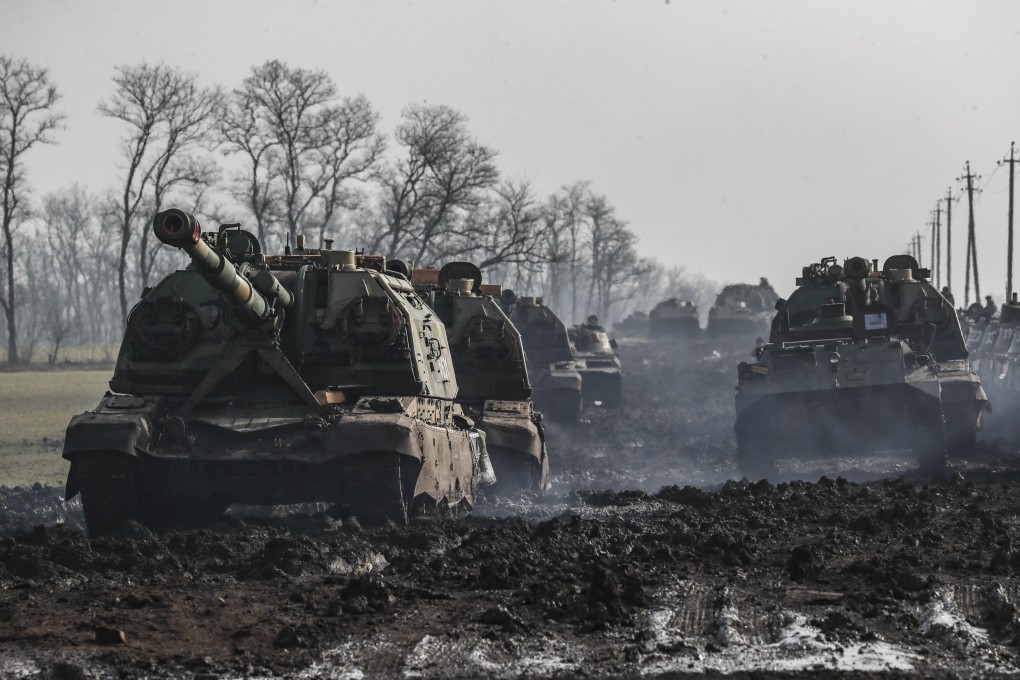 Russian armored vehicles stand on the road in Rostov region, Russia, 22 February 2022. Photo: EPA-EFE