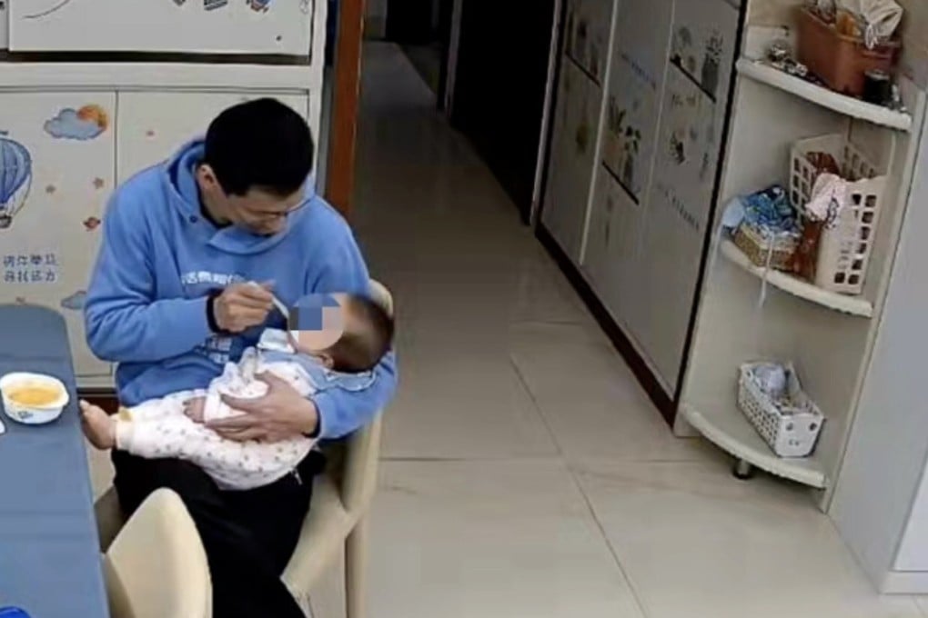 ‘You need to work hard to be a cleaner’: Chinese father supports dream of daughter, 4, and wins praise for his loving response. Photo: Baidu