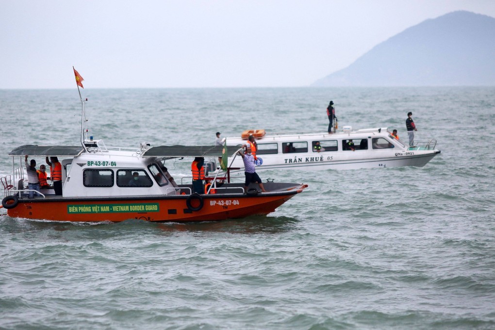 Rescuers search for survivors after a boat carrying tourists capsized in the waters between Cu Lao Cham island and Hoi An on Vietnam’s central coast on February 26. Photo: AFP