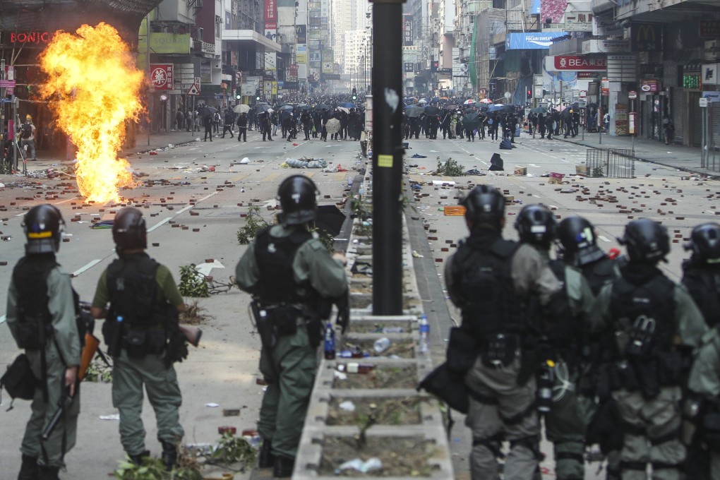 Protesters and police locked in a standoff on Nathan Road in Tsim Sha Tsui on November 18, 2019. Photo: Winson Wong