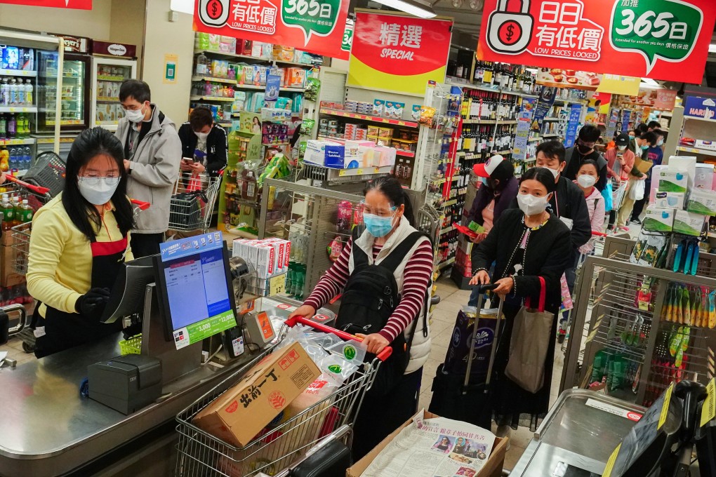 People queue up to buy food from a supermarket in Sham Shui Po. Photo:  SCMP/Felix Wong
