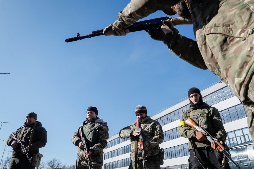 New members of the Ukrainian Territorial Defence Forces train with newly received weapons in Kyiv, as the Russian advance continues. Photo: Reuters