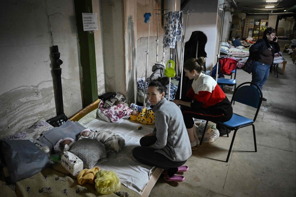 Women look after their babies in the pediatrics unit of a hospital was moved to the basement which is being used as a bomb shelter, in Kyiv on February 28. Photo: AFP