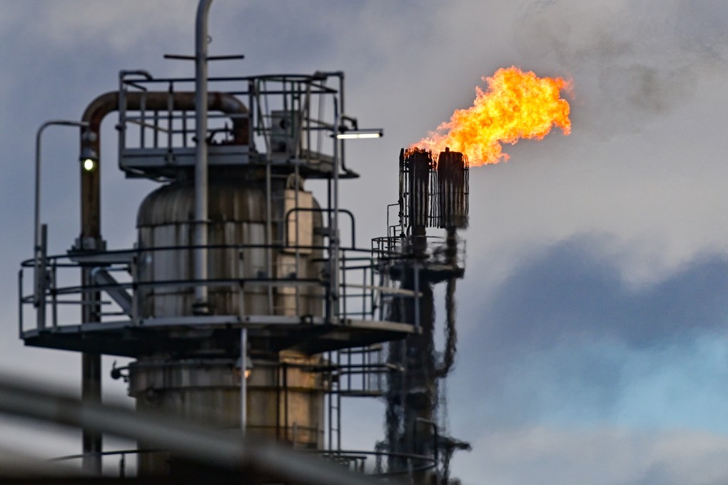 Surplus gas is burnt off at the crude oil processing plant of PCK Raffinerie in Brandenburg, Germany on February 25. The German government says it will free up some of its national oil reserves in response to the conflict in Ukraine and rising oil prices. Photo: DPA