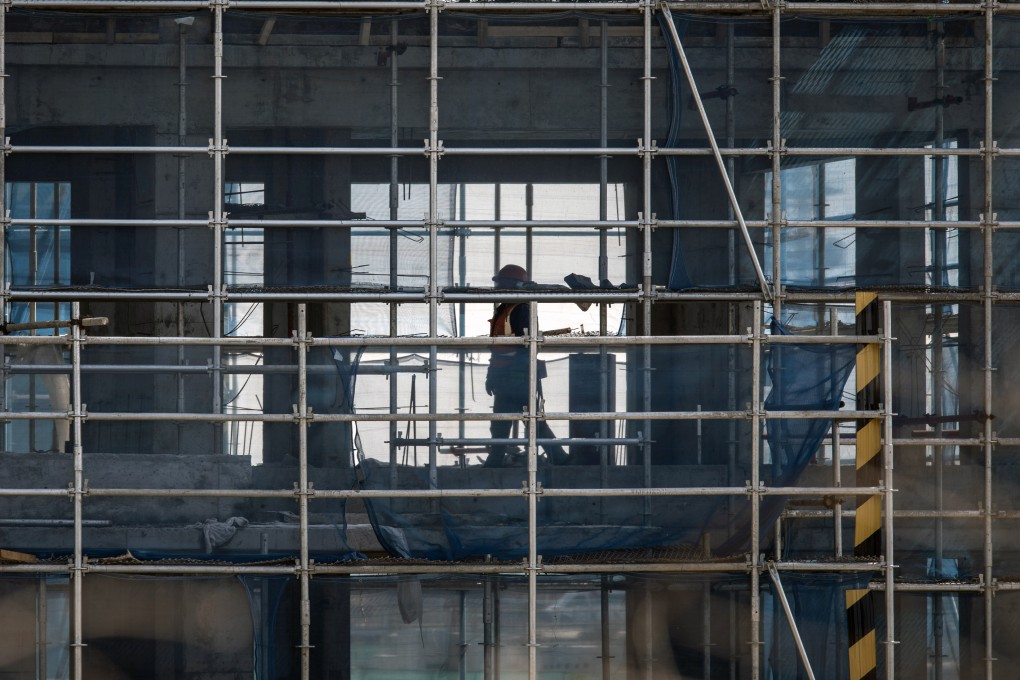 China’s Caixin/Markit services purchasing managers’ index (PMI) fell to 50.2 in February from 51.4 in January, data released on Thursday showed. Photo: Bloomberg