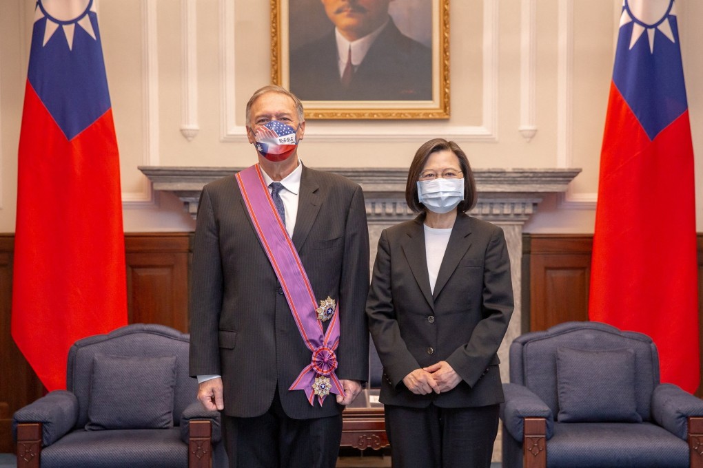 Taiwan’s President Tsai Ing-wen poses for pictures with Former US Secretary of State Mike Pompeo after he was bestowed with an Order of Brilliant Star with Grand Cordon at the presidential building in Taipei, Taiwan, March 3, 2022. Photo: Reuters
