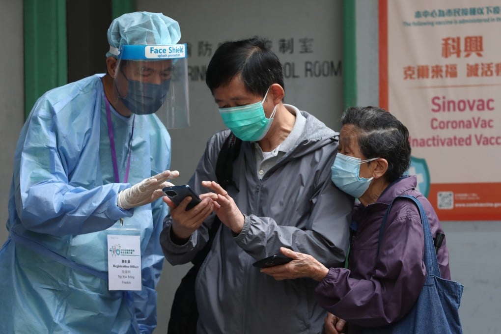 Some experts say a fourth shot can better protect vulnerable seniors. Photo: Jonathan Wong