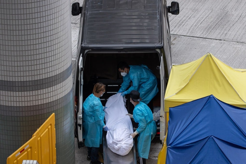 Funeral home staff load a dead body into a van outside the Caritas Medical Center in Hong Kong, on March 2. Photo: EPA-EFE