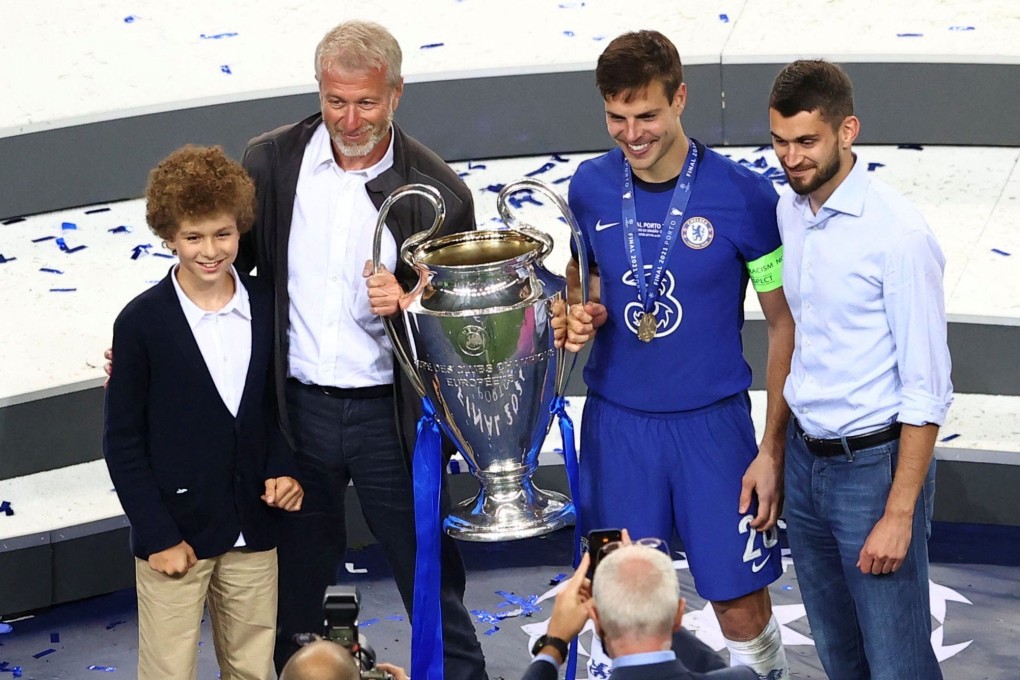 Chelsea’s Cesar Azpilicueta celebrates with the trophy and owner Roman Abramovich after winning the Champions League in May 2021. Photo: Reuters