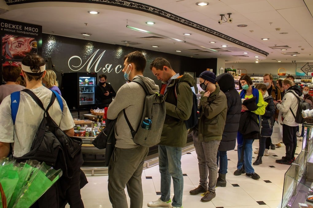 People queue to withdraw US dollars from a Tinkoff ATM in a supermarket in Moscow, Russia, on March 3, as the value of the rouble plummeted. Photo: Zuma Press Wire/DPA