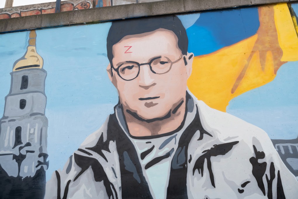 A mural showing Ukrainian President Volodymyr Zelensky, created by graffiti artist KAWU, is seen on a wall in Poznan, Poland. The president has said he hopes his country can be quickly join the EU. Photo: EPA-EFE