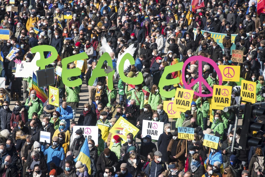 People take part in a protest against the Ukraine conflict in Hamburg, Germany, Sunday, March 13, 2022. Photo: AP