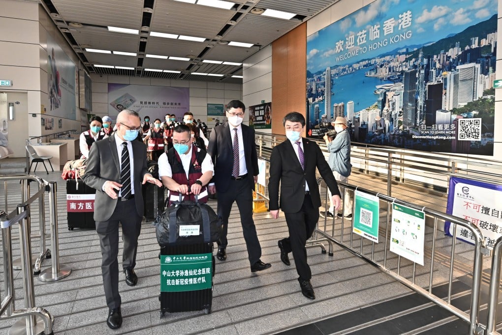 Undersecretary for Food and Health Dr Chui Tak-yi (left) welcomes Professor Yu Tao (second left) and his team at the Shenzhen Bay Control Point on Monday. Photo: SCMP Pictures