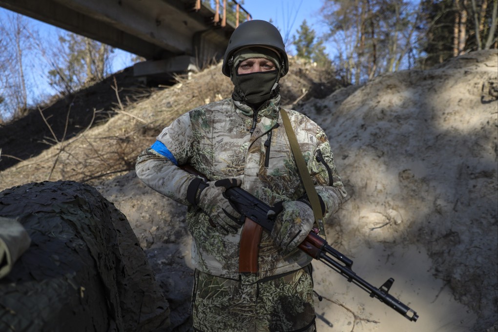 A member of the Ukraine Territorial Defence Forces stands with his weapon in a security check point in Kyiv, Ukraine on March 14. Photo: EPA-EFE