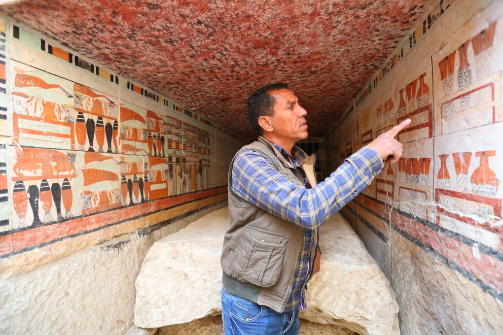 An archaeologist beside the mural painting in an ancient tomb uncovered at Saqqara archaeological sites southwest of Cairo, Egypt, on March 19. Photo: Xinhua