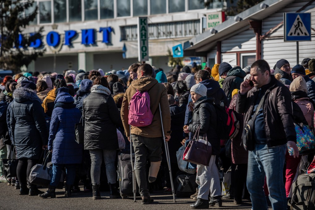 Ukrainian refugees queue to get into Poland via the Medyka border crossing. Photo: Bloomberg