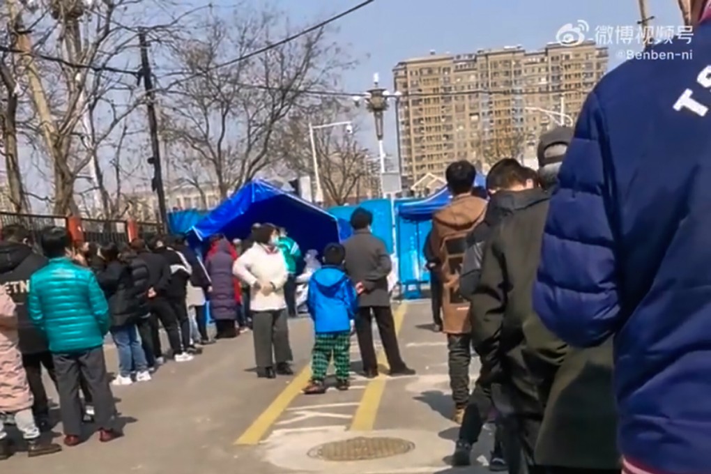 Mass testing in Tangshan, Hebei province on Sunday. Photo:Weibo