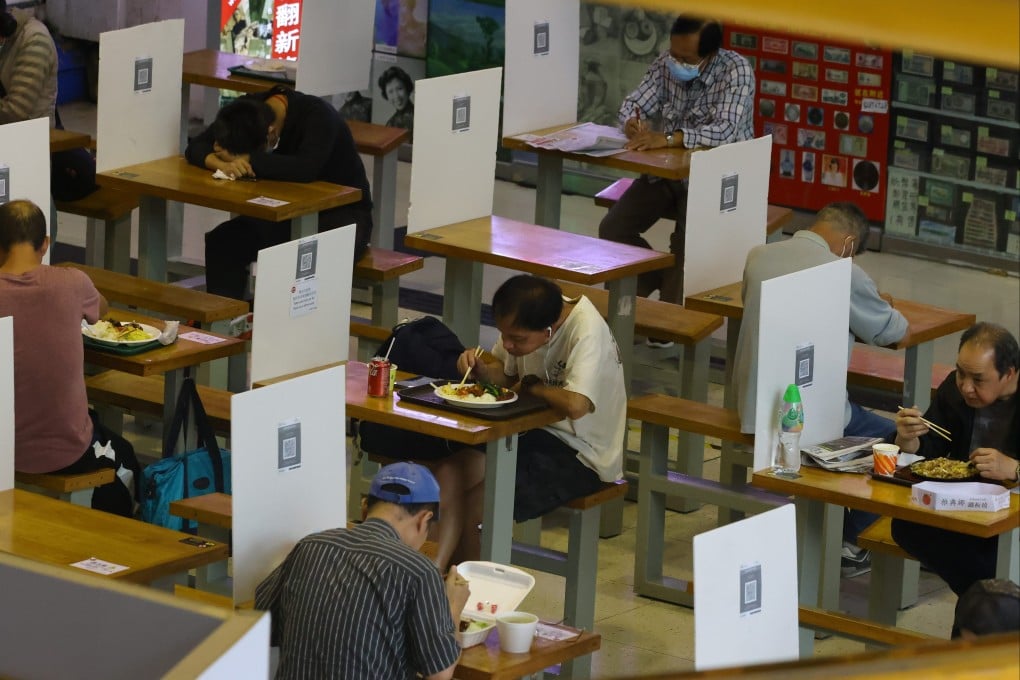 Diners at a food court under social-distancing measures. Photo: Dickson Lee