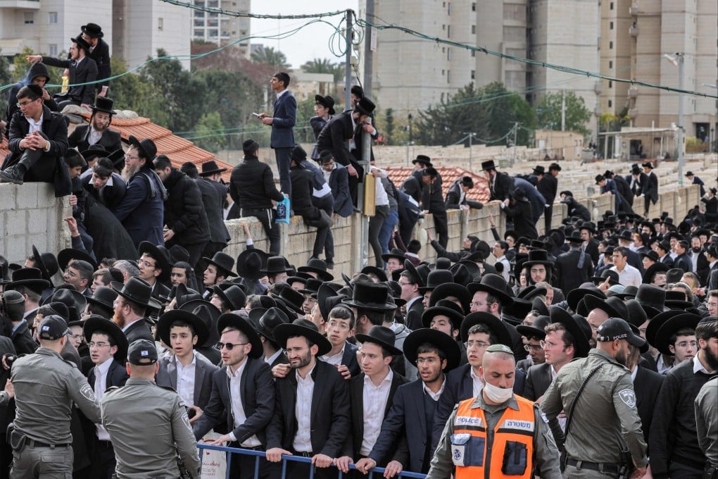 Israeli security forces enforce a perimeter before ultra-Orthodox Jewish mourners during the funeral of Haredi rabbi Chaim Kanievsky in the city of Bnei Barak near Tel Aviv, Israel on March 20. Photo: AFP