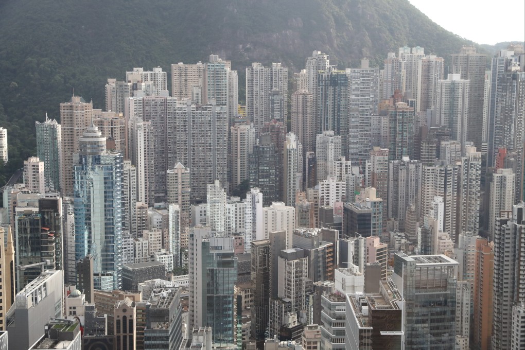 Owners of luxury flats in Mid-Levels are offering generous discounts to offload their holdings. Photo: Edmond So