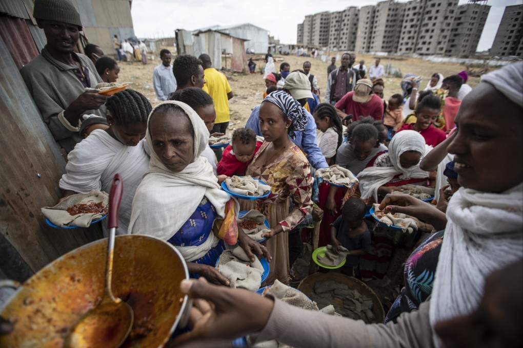 Displaced Tigrayans queue to receive food donated by local residents in May 2021. Photo: AP